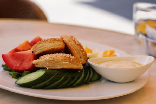 המבקר חושף: זה מה שיש בסלט שלכם