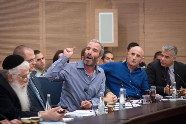 שטרן לרב בראלי: 'תתבייש לך, קח את התמונה לאשתך'