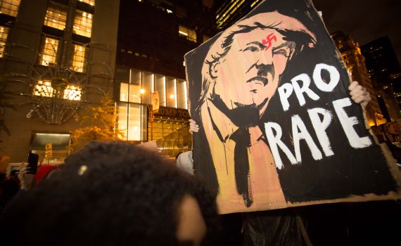 "להוציא את השלטים מהמחסן גם נגד טראמפ"