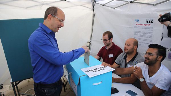 ניסנקורן הודיע: "ניצחתי"; יחימוביץ': "זיופים, נערער"