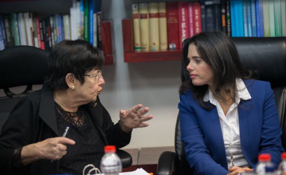 ימות המשיח: נאור מרעיפה שבחים על איילת שקד