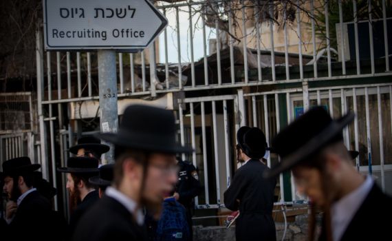 100 דולר במזומן על כל יום השתמטות מהצבא