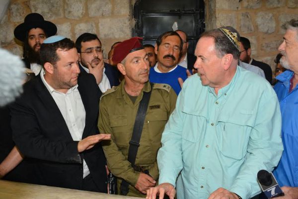 אורח מיוחד בכניסה הגדולה של השנה לקבר יוסף