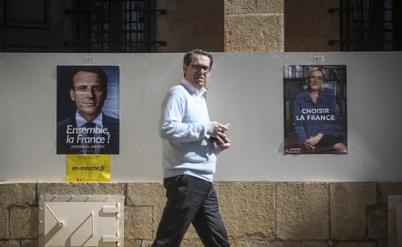 סיבוב מכריע בבחירות בצרפת: מקרון או לה פן