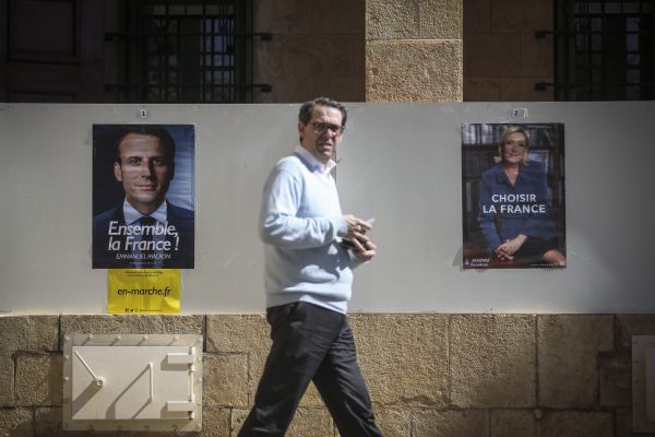 סיבוב מכריע בבחירות בצרפת: מקרון או לה פן