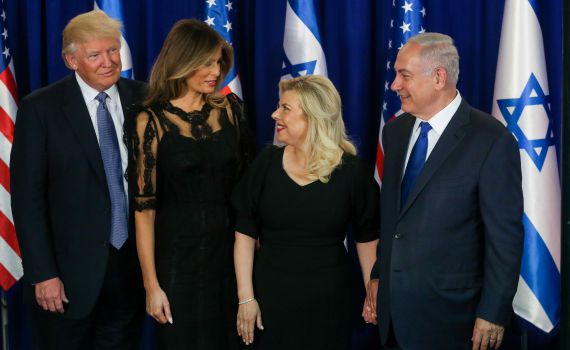 גם בלי הסלפי: מלניה ושרה תפסו בסטייל את ההצגה