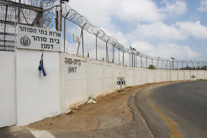 'דיבוק' נכנס ב-4 מחבלות; איש דת הוקפץ והוציא אותו