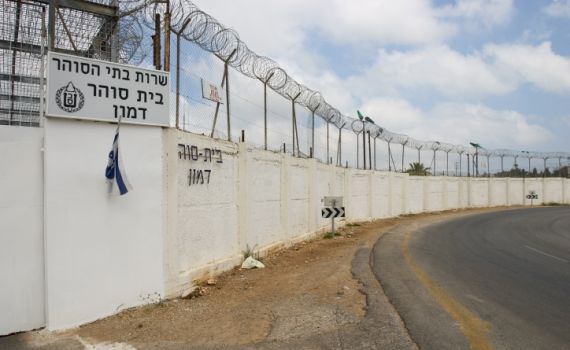 'דיבוק' נכנס ב-4 מחבלות; איש דת הוקפץ והוציא אותו