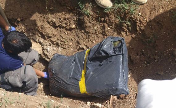 זוועה: רצחו את שכנם, ביתרו את גופתו והטמינו בגינה