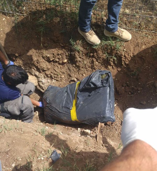 זוועה: רצחו את שכנם, ביתרו את גופתו והטמינו בגינה