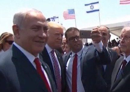 מביך או משעשע? אורן חזן תפס סלפי עם דונלד טראמפ