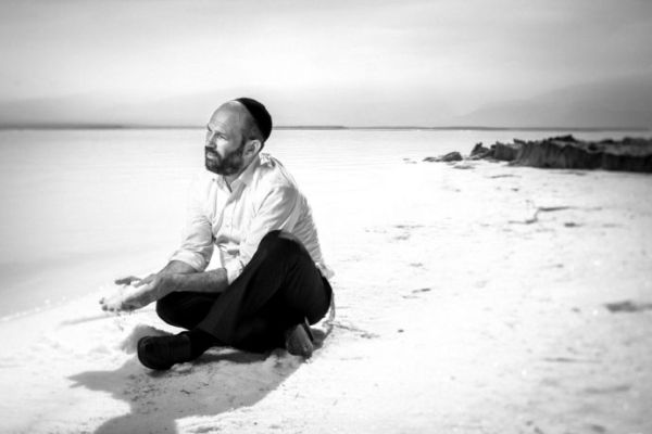 פותח את הלב: יונתן רזאל משיק סינגל חדש