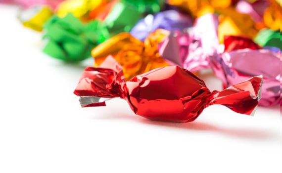 הרב מלמד: למה הפסקתי לחלק סוכריות בבית הכנסת