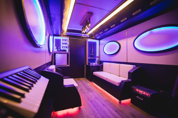 חפשו וברחו: אוטובוס הבריחה של גוגל עולה לי-ם