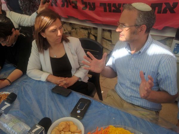 הממשלה הבטיחה 300 דירות בבית אל וצריכה לקיים