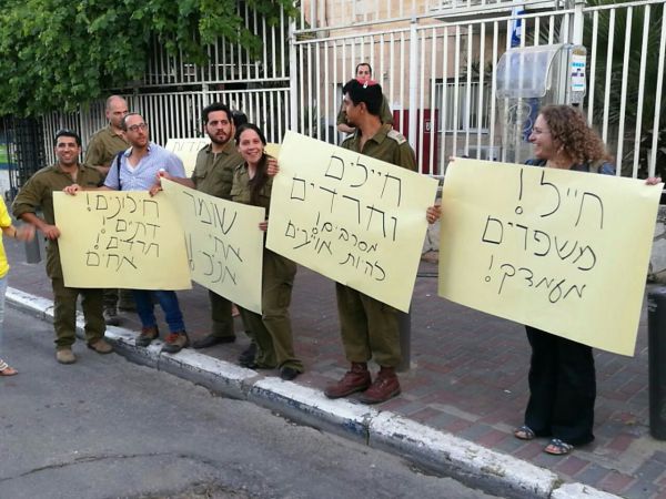התעוררות: "חרדים וחיילים מסרבים להיות אויבים"