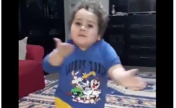 צפו: הילד הערבי שמשגע את הרשת