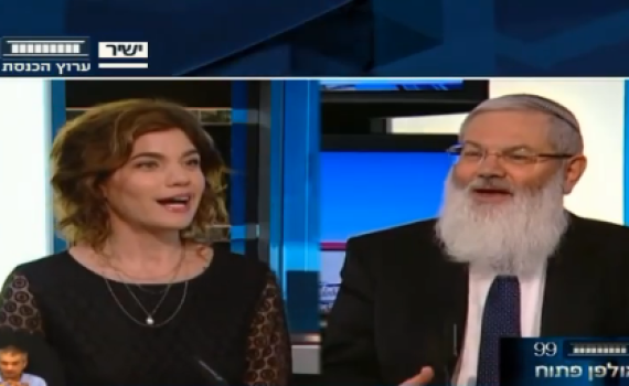 צפו: בלי לשים לב • זנדברג בתפקיד נפתלי בנט