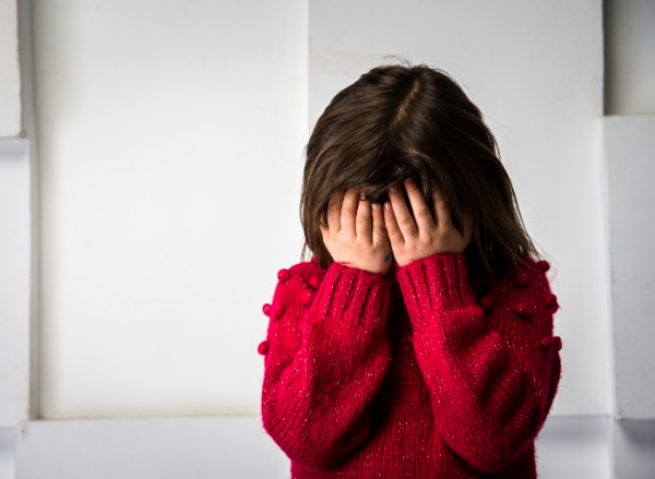 מורה שהורשע בעבירות מין חזר ללמד ותקף מינית