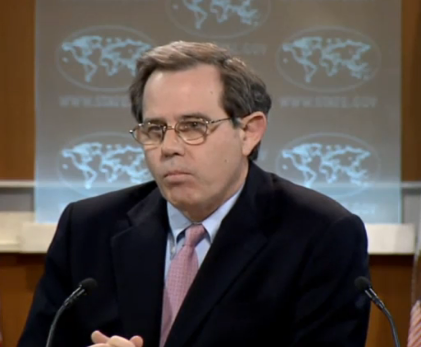 מביך: השאלה שגרמה לבכיר בממשל טראמפ להתפתל על הדוכן