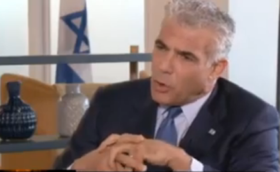 צפו: לפיד משתיק את המראיין הבריטי