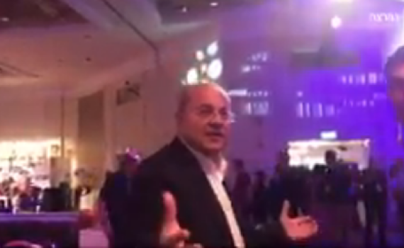 צפו: טיבי מסרב ללחוץ את ידו של הח"כ מהבית היהודי