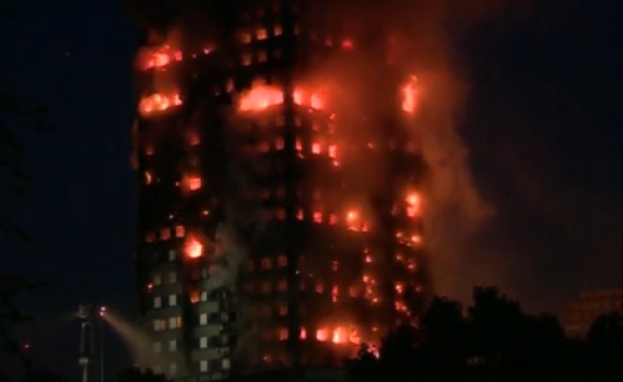 לכודים ופצועים: שריפת ענק במגדל מגורים בלונדון