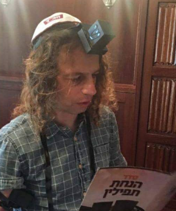 לא יאמן: הפרופסור הפרובוקטיבי הניח תפילין