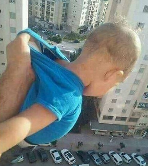 זעזוע ברשת: "1000 לייקים או שאני מפיל את התינוק"