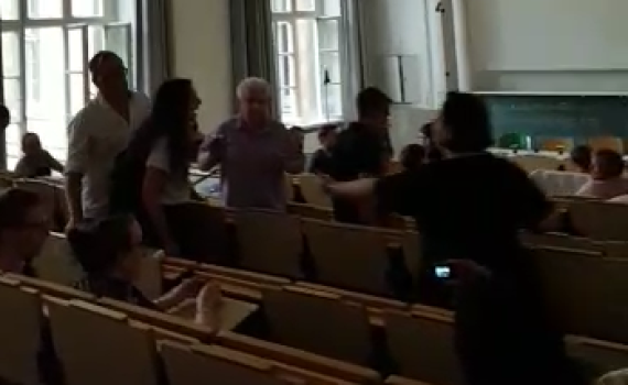 צפו: ישראלים פעילי BDS פוצצו הרצאה של ח"כ לביא