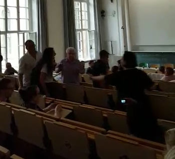 צפו: ישראלים פעילי BDS פוצצו הרצאה של ח"כ לביא