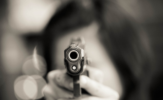 מזעזע: המתיחה נכשלה, האישה ירתה למוות בבן זוגה