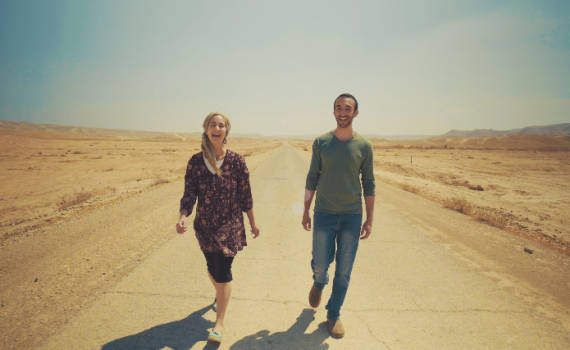 אנשים של חלומות: יונינה בקליפ חדש מהמדבר