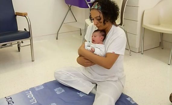 "לעודד טיפול בתינוקות בשיטת 'צ'יילד ספייס"