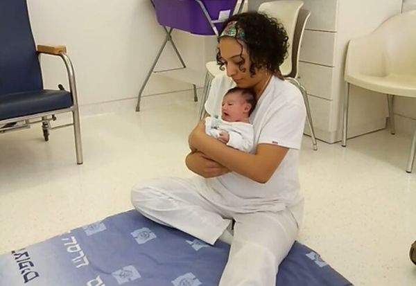 "לעודד טיפול בתינוקות בשיטת 'צ'יילד ספייס"