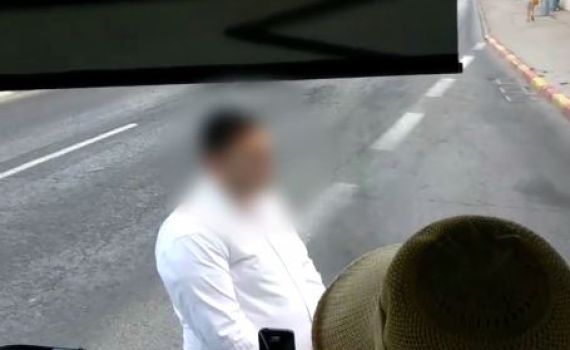 'פסיכי': המחאה של החרדי שלא הועלה לאוטובוס. צפו