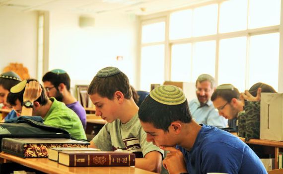 טרנד חדש: תיכוניסטים הולכים ללמוד בישיבות הסדר