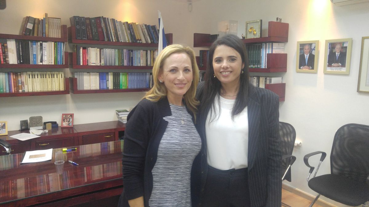 השרה שקד נפגשה עם השחקנית היהודייה מרלי מטלין