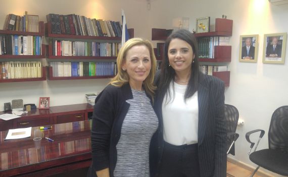 השרה שקד נפגשה עם השחקנית היהודייה מרלי מטלין