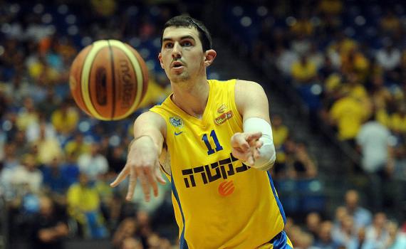 כדורסל: מכבי ת"א ממשיכה להתחזק