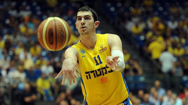 כדורסל: מכבי ת"א ממשיכה להתחזק