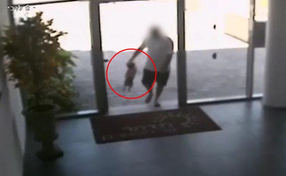 המצלמות חשפו: התעללות קשה בכלב. צפו