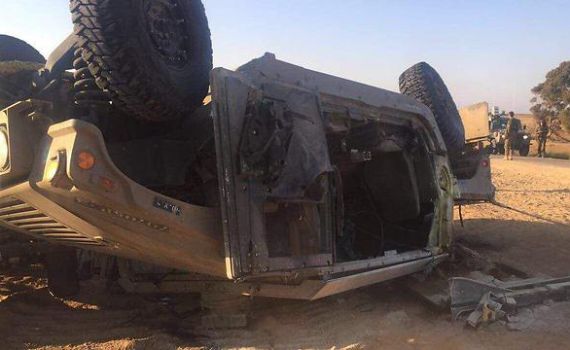 נהג פלסטיני גרם להאמר להתהפך; שני חיילים נפצעו