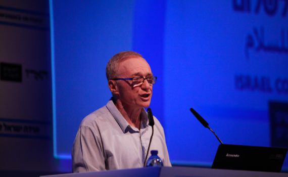 מימין ושמאל: ברכות ושבחים לדויד גרוסמן