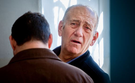 חקירה פלילית נגד אולמרט: בקשה לדחיית שחרורו