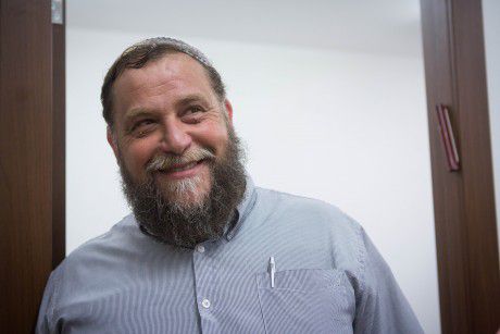 בגלל כתבה: בנצי גופשטיין תובע את עיתון 'הארץ'