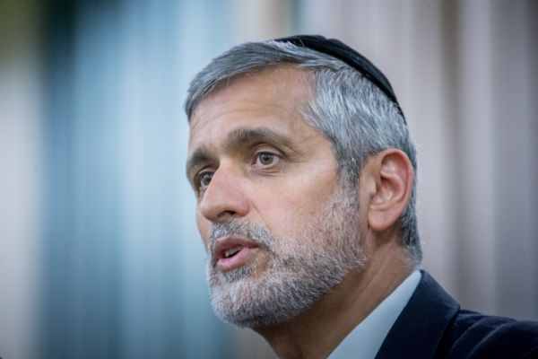 בדרך לדרמה? ש"ס במגעים עם אלי ישי