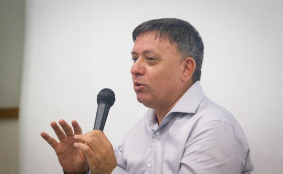 אבי גבאי מתגזען: לא לתקן מדרכה שבורה בהתנחלות