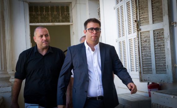 "פליטת פה מטופשת של פקיד עם דרגות"