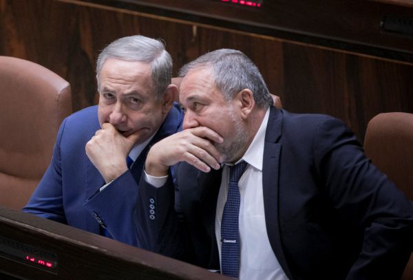 מקפיאים ליהודים; מאשרים לערבים אלפי יח"ד בשטח C